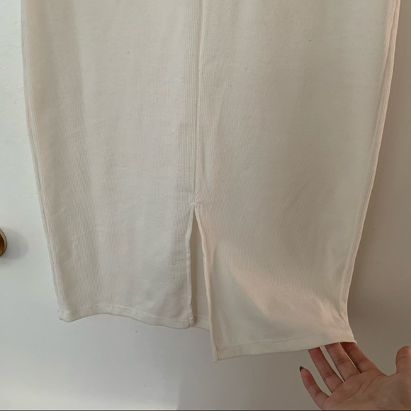 Dresses - Picture 4 of 8